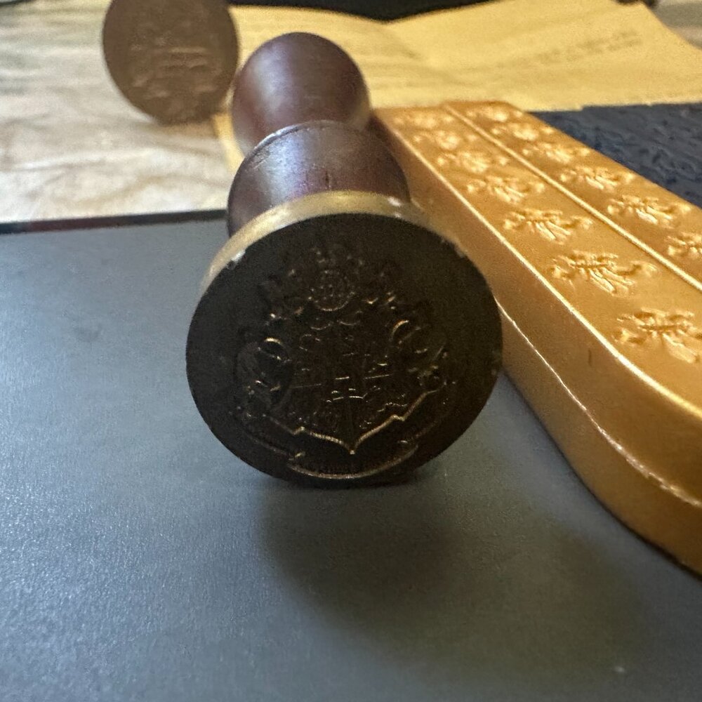 Harry Potter Wax Seal Set Lot 8 Wax Sticks 2 Copper Stamps Hufflepuff Slytherin - Picture 3 of 3